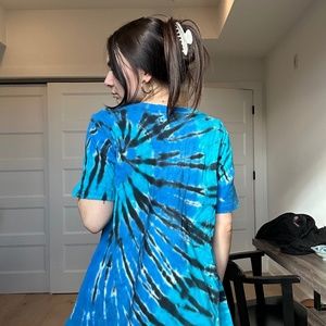 VINTAGE 90s 2000s Y2K Blue Tie Dye Made in the USA Hanky Hem Tunic T-Shirt Tye